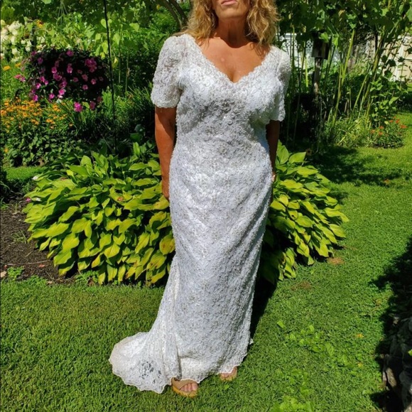 Wedding Gown - Picture 4 of 6